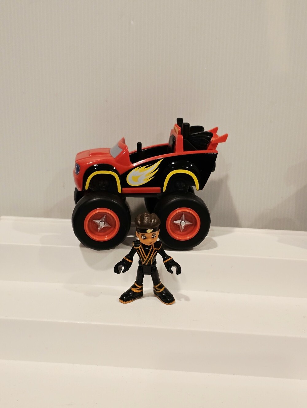 Blaze and The Monster Machines Ninja Blaze and AJ Set